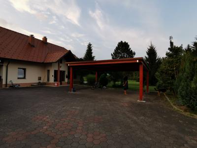 Kovinski nadstrešek za avto