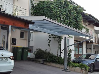 Nadstrešek za avto z LED osvetlitvijo