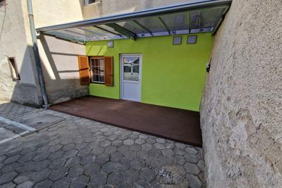 Prostoren nadstrešek za teraso z integrirano razsvetljavo