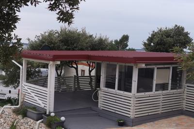 Večslojni polikarbonatni nadstrešek za teraso