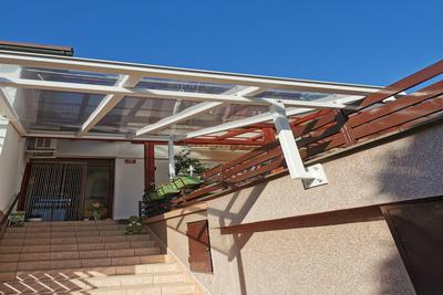 Pametni nadstrešek za teraso z LED osvetlitvijo