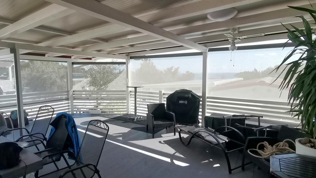 Screen senčilo na moderni hiši