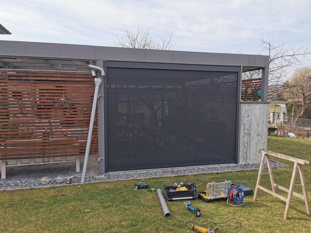 Screen senčilo v modernem ambientu